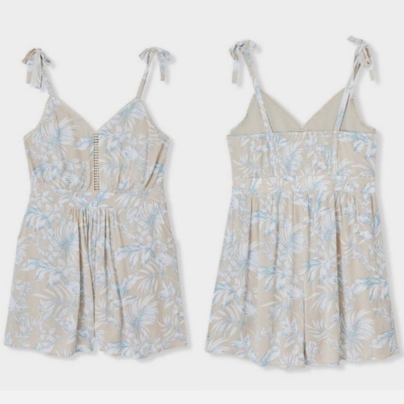 Torrid Tropical Palm Gauze Floral Romper 2 NWT - Picture 3 of 5